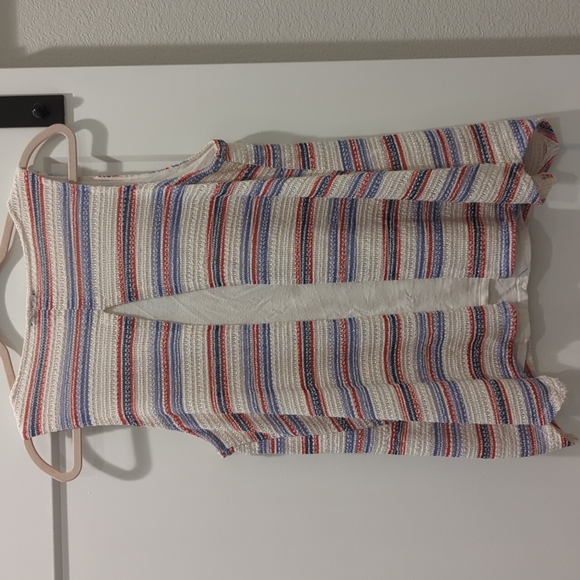 The Limited Women's M Flowy tank - clearance sale!! - Picture 4 of 4